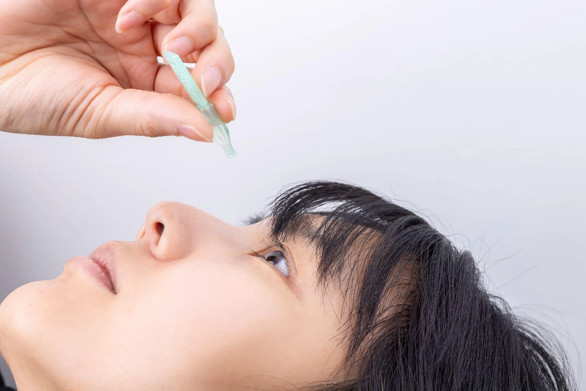 緑内障の目薬は副作用がある?種類や特徴、使い方など注意点も解説